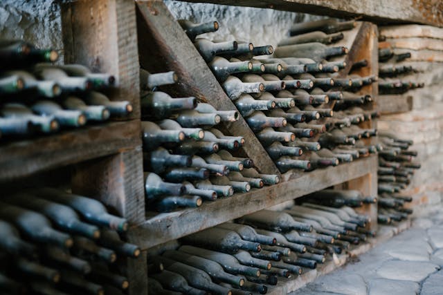 bouteille rouge bordeaux en viellissement